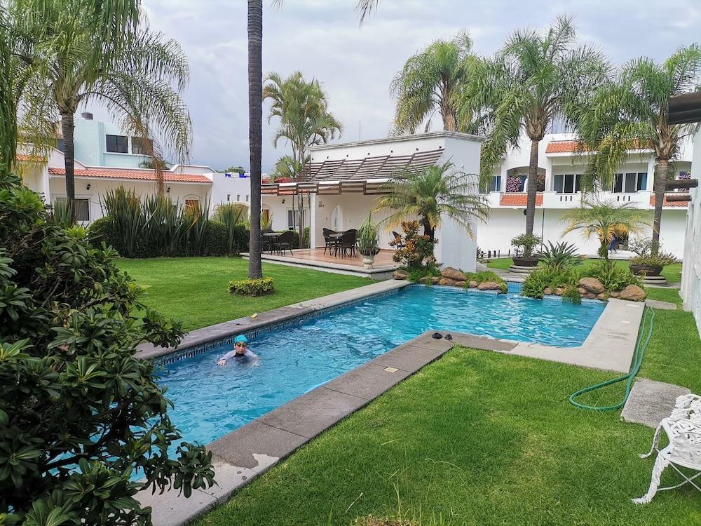 Hotel Canarios Cuernavaca Exterior photo