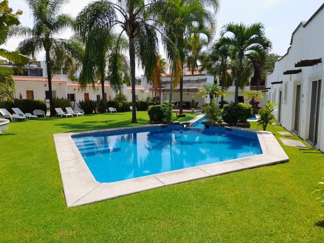 Hotel Canarios Cuernavaca Exterior photo